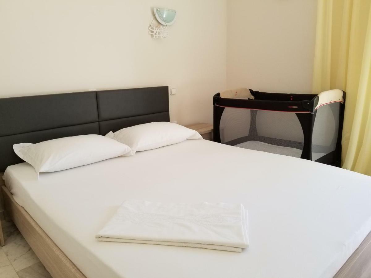 Galini Apartment Loutraki  Exterior photo